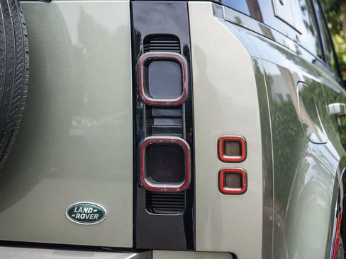 Used 2023 Land Rover Defender 110 X-Dynamic SE AWD/4WD image 7
