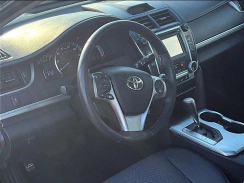 Used 2014 Toyota Camry SE image 14