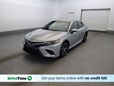 Used 2018 Toyota Camry SE FWD image 1