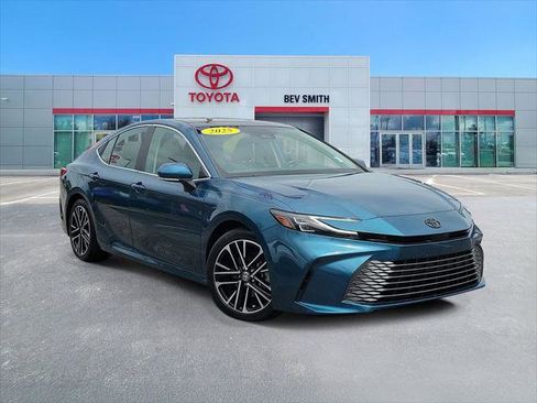 Certified 2025 Toyota Camry XLE FWD image 1