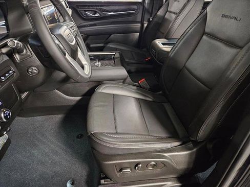 Used 2023 GMC Yukon XL Denali AWD/4WD image 16