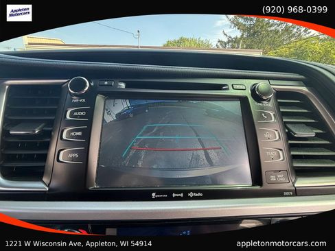 Used 2018 Toyota Highlander XLE AWD/4WD image 21