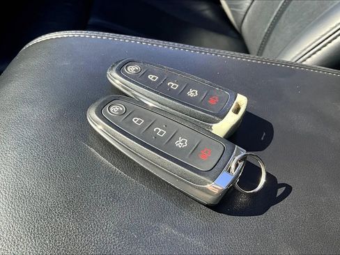 Used 2016 Lincoln Navigator Select image 10