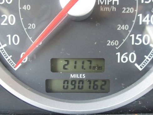 Used 2005 Chrysler Crossfire Limited RWD image 10