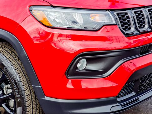 Used 2024 Jeep Compass Latitude w/ Sun and Sound Group image 9