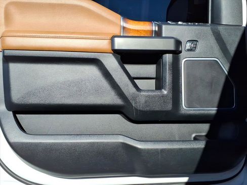 Used 2016 Ford F150 Limited w/ Trailer Tow Package image 10