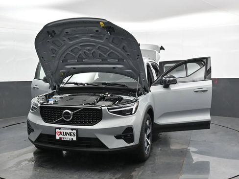 New 2026 Volvo XC40 B5 Plus w/ Protection Package Premier AWD/4WD image 46