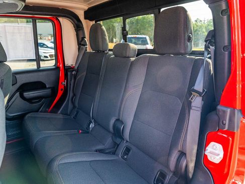 Used 2024 Jeep Gladiator Sport AWD/4WD image 21