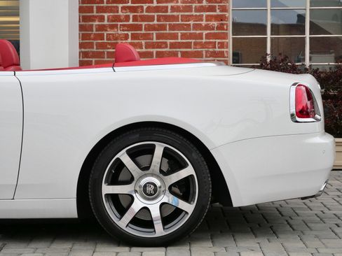 Used 2017 Rolls-Royce Dawn image 20