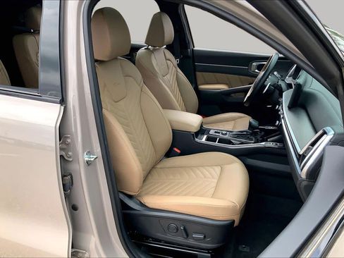 Certified 2025 Kia Sorento SX Prestige w/ Olive Brown Leather Package AWD/4WD image 9