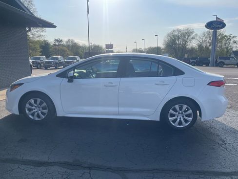 Used 2025 Toyota Corolla LE w/ Convenience Package image 3