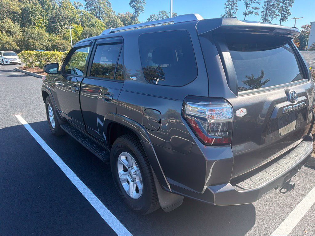Used 2018 Toyota 4Runner SR5 AWD/4WD image 3
