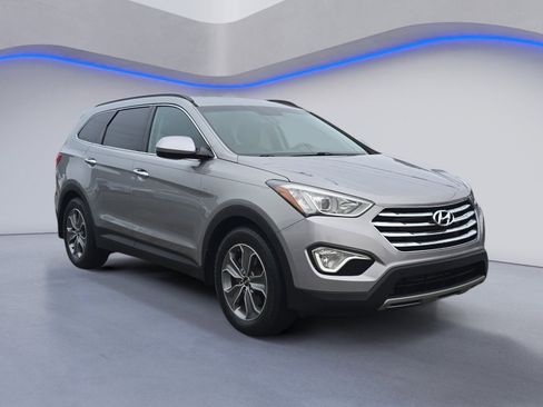 Used 2015 Hyundai Santa Fe GLS image 6