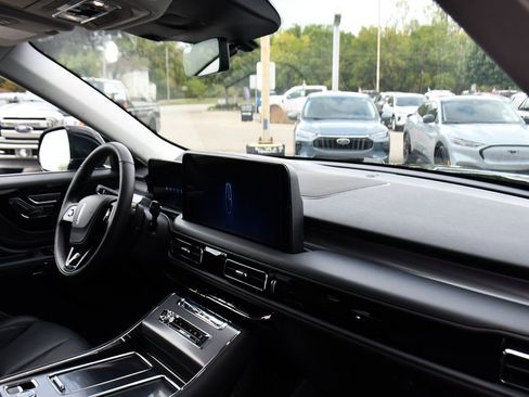 Used 2025 Lincoln Aviator AWD image 15