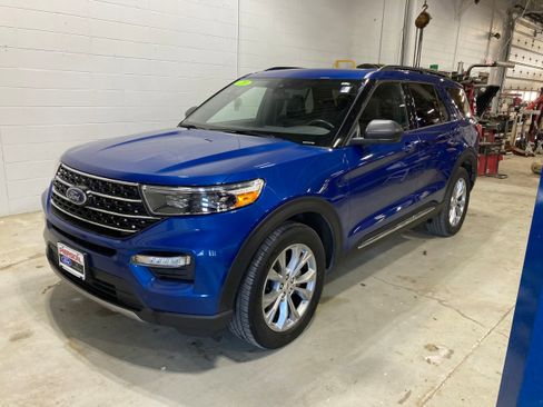 Used 2020 Ford Explorer XLT w/ Equipment Group 202A AWD/4WD image 1