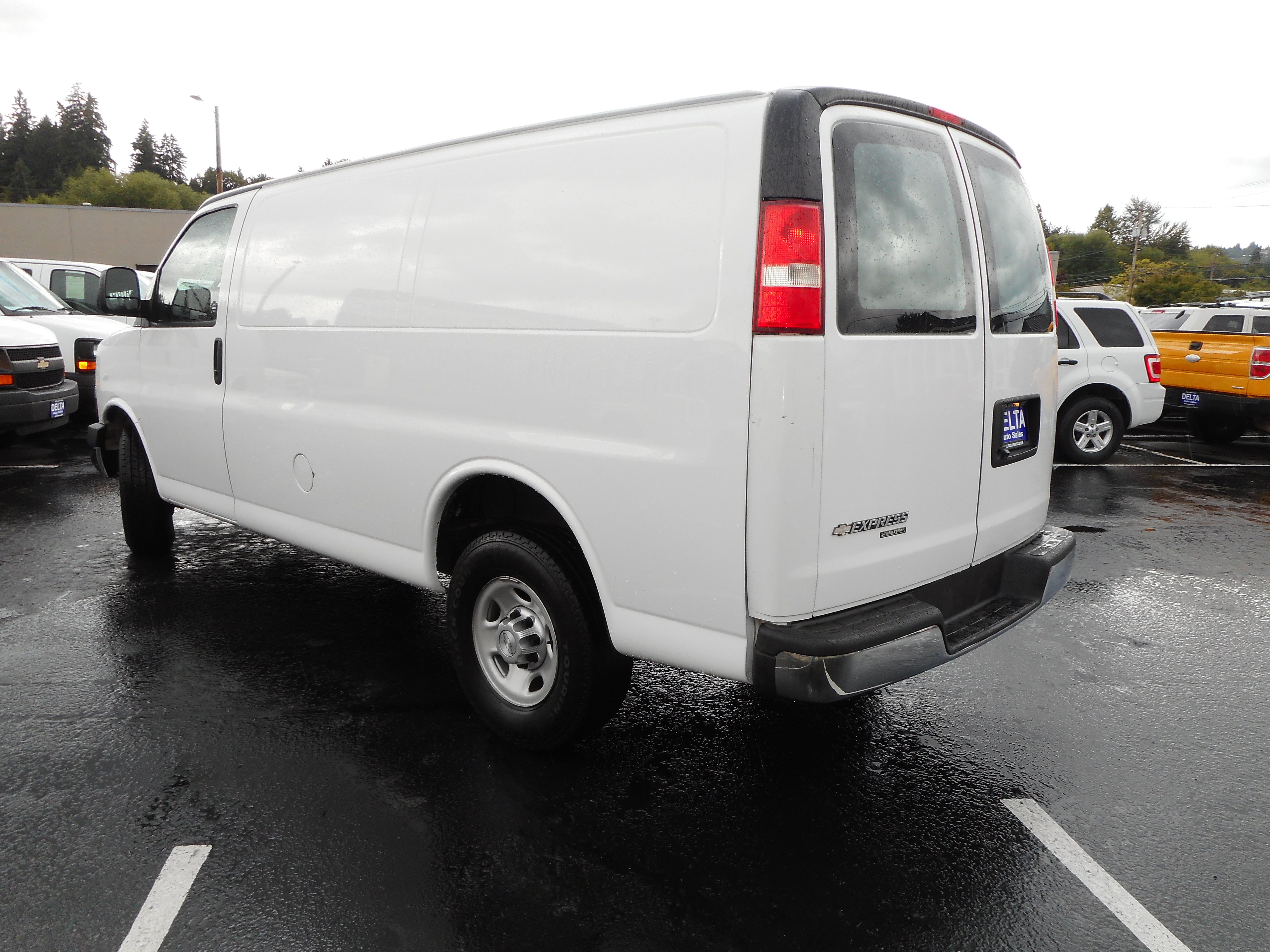Used 2016 Chevrolet Express 2500 RWD image 9