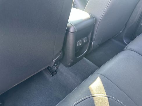 Used 2021 Chevrolet Colorado LT image 17