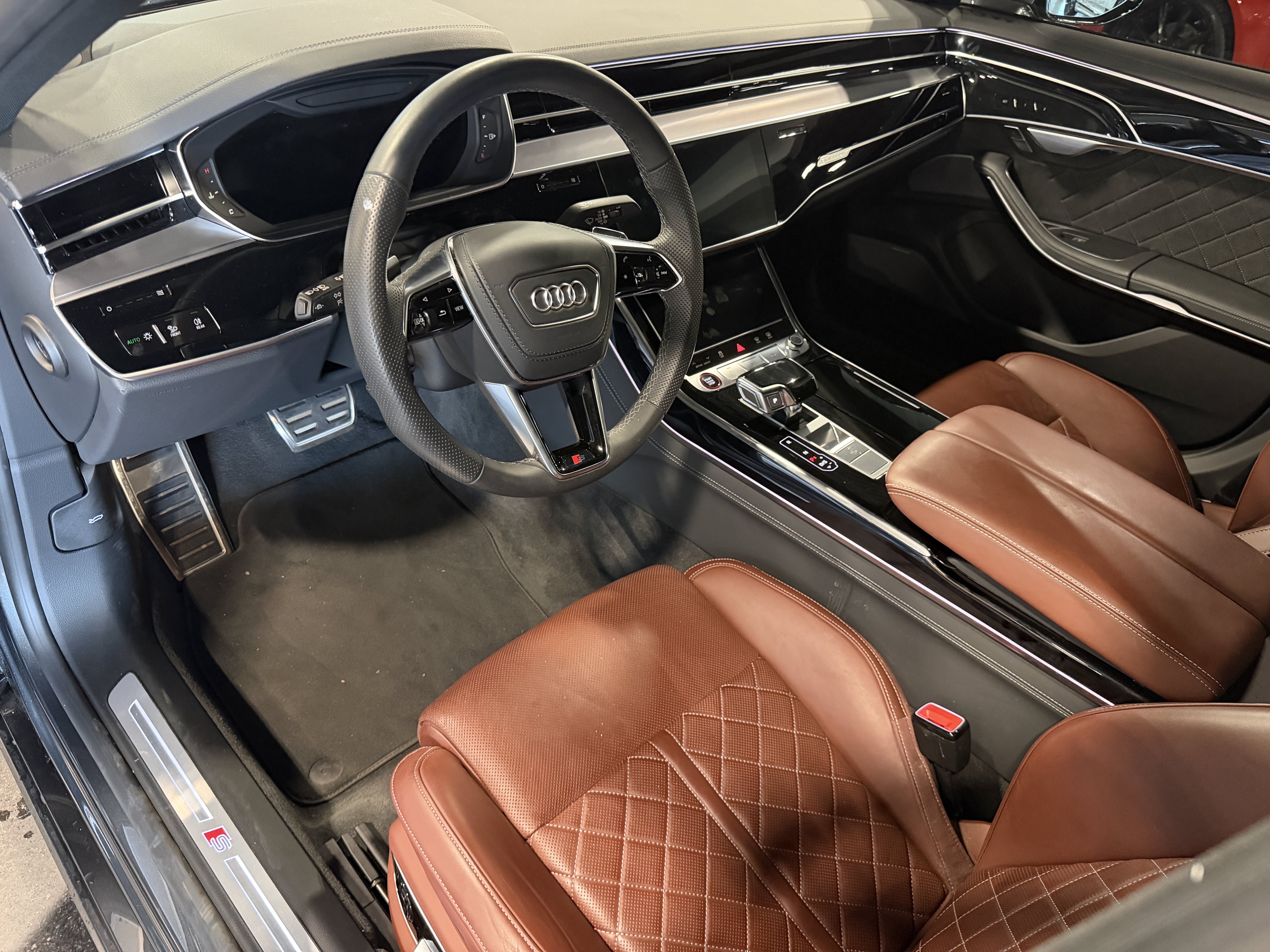 Used 2024 Audi S8 AWD/4WD image 11