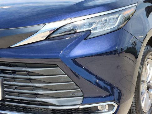 Used 2023 Toyota Sienna XLE w/ XLE Plus Package AWD/4WD image 10