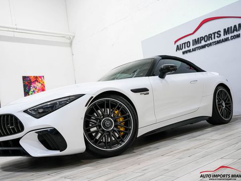 Used 2022 Mercedes-Benz SL 55 AMG 4MATIC w/ Driver Assistance Package image 7