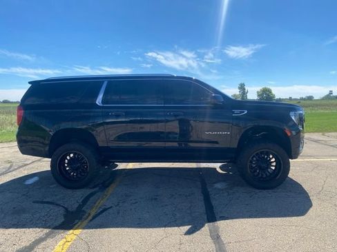 Used 2024 GMC Yukon XL SLT AWD/4WD image 2