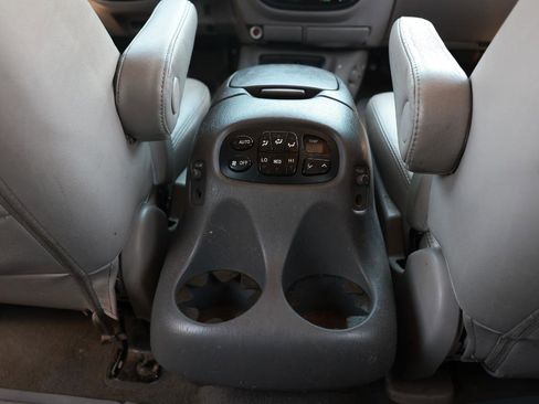 Used 2007 Toyota Sequoia SR5 image 36