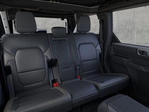 New 2025 Ford Bronco Outer Banks w/ Sasquatch Package image 13