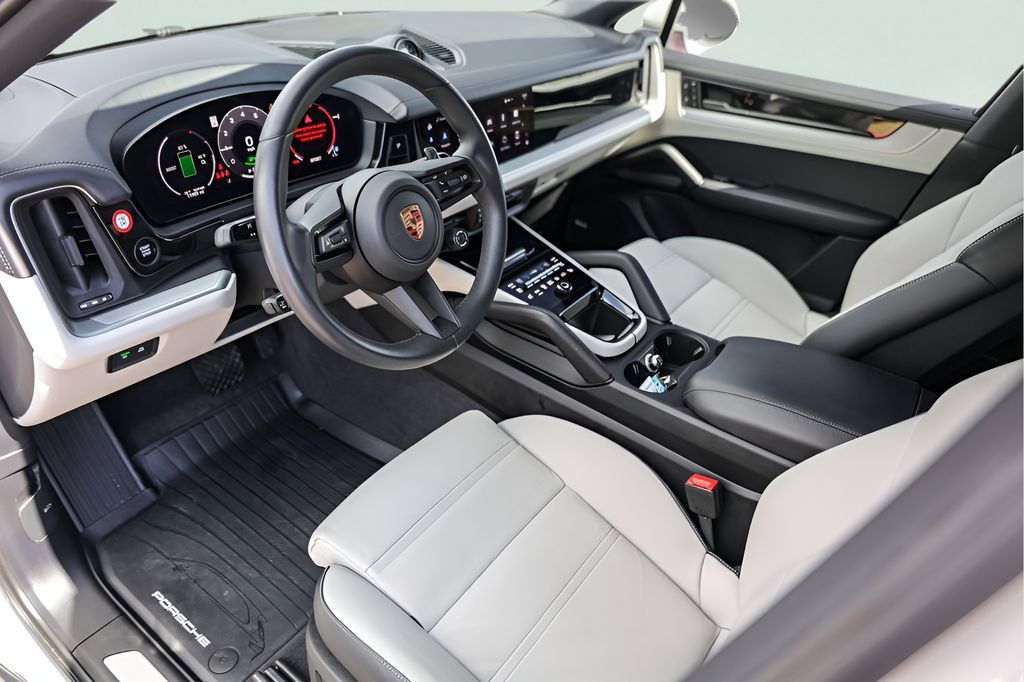 Used 2025 Porsche Cayenne E-Hybrid Coupe AWD/4WD image 13
