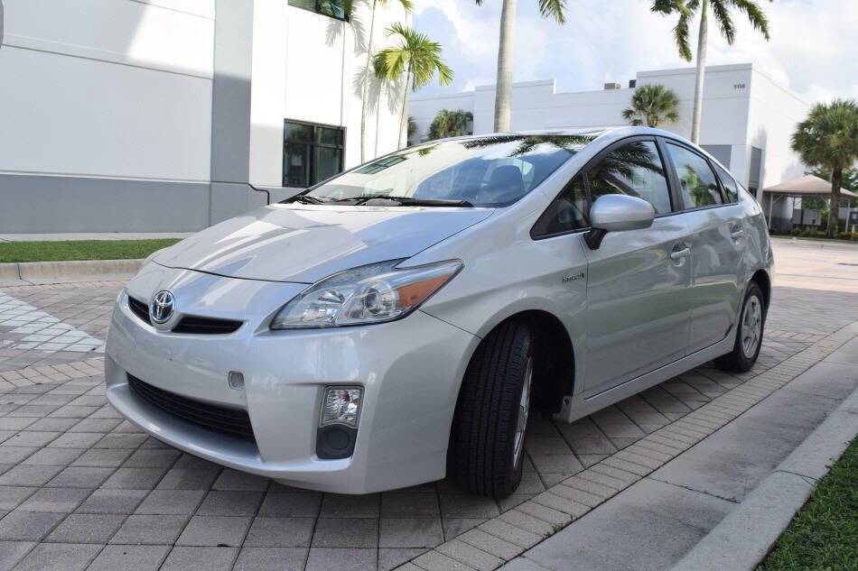 Used 2010 Toyota Prius Two w/ Preferred Accessory Pkg FWD image 2