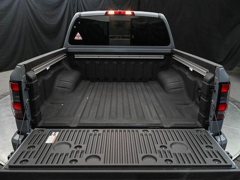 Used 2025 Nissan Frontier PRO-4X w/ Pro Convenience Package image 15