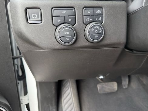 Used 2025 Chevrolet Silverado 1500 LTZ AWD/4WD image 25