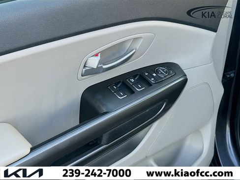 Certified 2021 Kia Sedona EX image 23