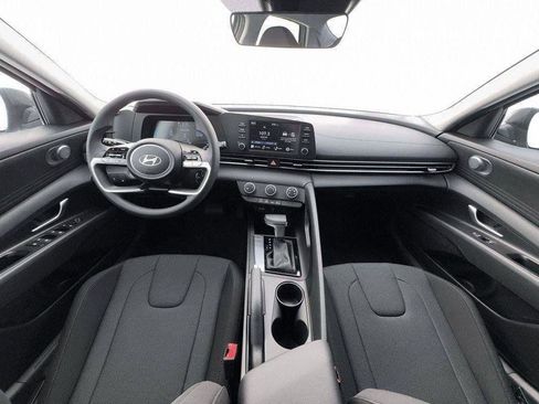 New 2026 Hyundai Elantra SE image 13