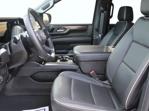 Used 2025 GMC Yukon XL Elevation image 9