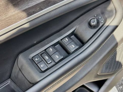 Used 2023 Jeep Grand Cherokee L Limited w/ Luxury Tech Group II AWD/4WD image 19