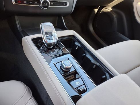 New 2026 Volvo XC90 B6 Plus w/ Protection Package Premier image 14