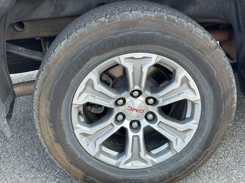 Used 2025 GMC Sierra 1500 SLT AWD/4WD image 15