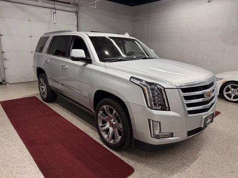 Used 2016 Cadillac Escalade Premium AWD/4WD image 11