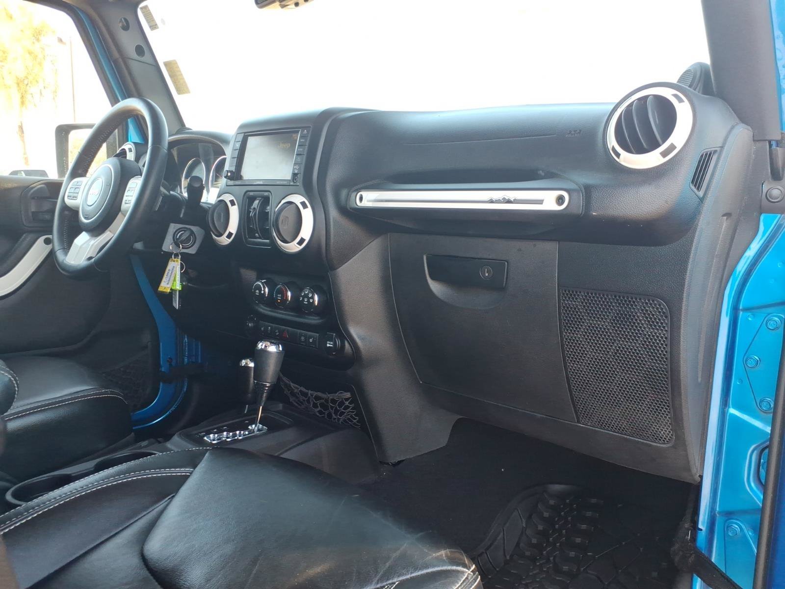 Used 2014 Jeep Wrangler Unlimited Sahara AWD/4WD image 10