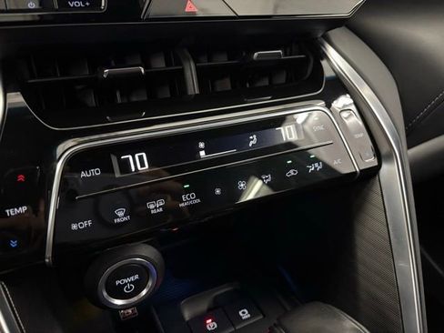 Used 2023 Toyota Venza XLE image 18