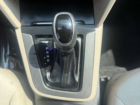 Used 2017 Hyundai Elantra SE FWD image 16