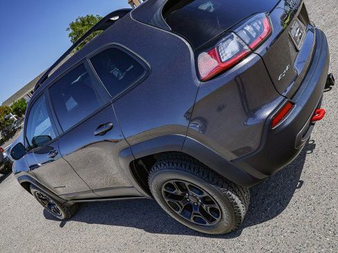 Used 2022 Jeep Cherokee Trailhawk w/ Premium Leather Package AWD/4WD image 8