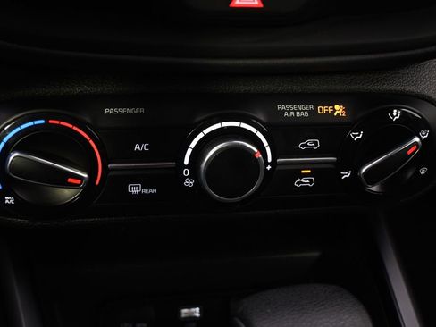 Used 2025 Kia Soul LX w/ LX Technology Package FWD image 29