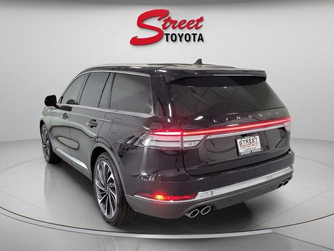 Used 2024 Lincoln Aviator Reserve w/ Equipment Group 201A RWD image 2
