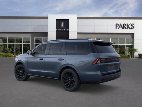 New 2026 Lincoln Navigator Reserve image 4