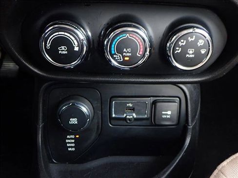 Used 2015 Jeep Renegade Sport w/ Power & Air Group image 16