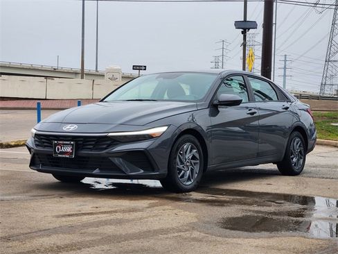 Used 2024 Hyundai Elantra Blue image 3