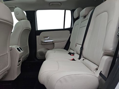 Used 2022 Mercedes-Benz GLB 250 4MATIC image 23