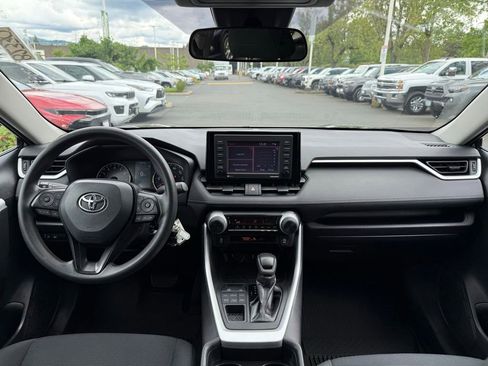 Certified 2021 Toyota RAV4 LE AWD/4WD image 17