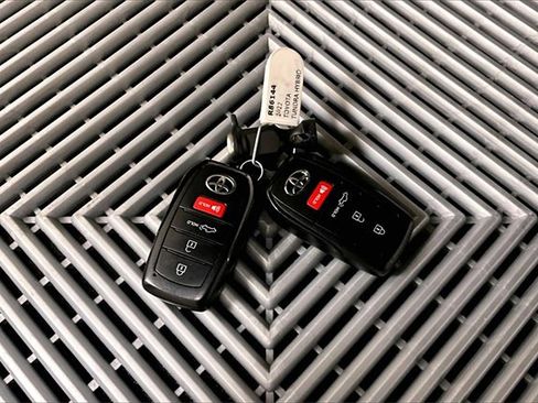 Used 2022 Toyota Tundra Platinum image 9